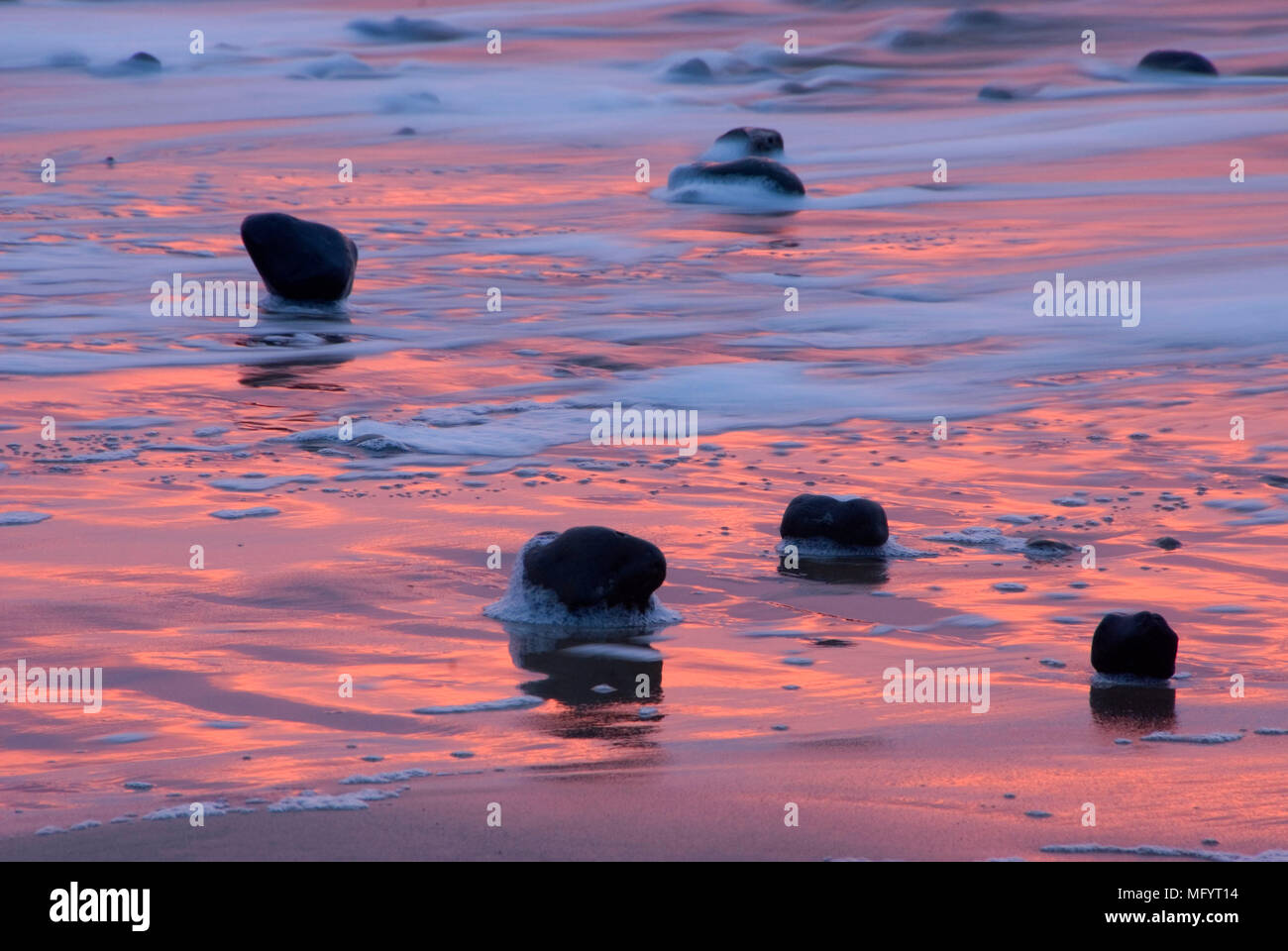 Zone de surf au crépuscule, Lost Creek State Park, New York Banque D'Images