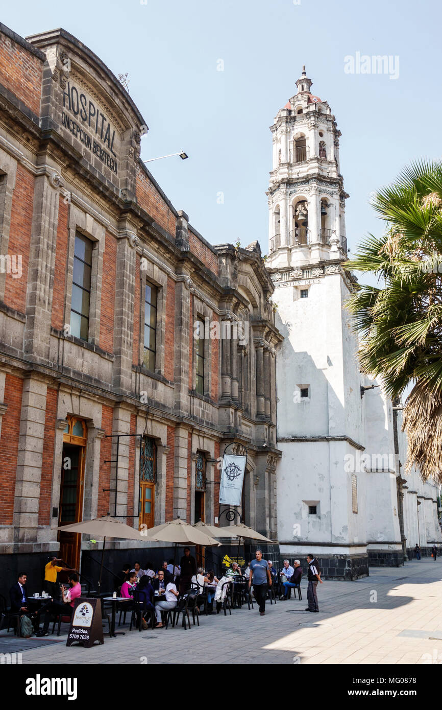 Mexico, hispanique, centre historique, Calle Regina, rue piétonne, Templo de Regina Coeli, église catholique, clocher, couvent, extérieur, Banque D'Images