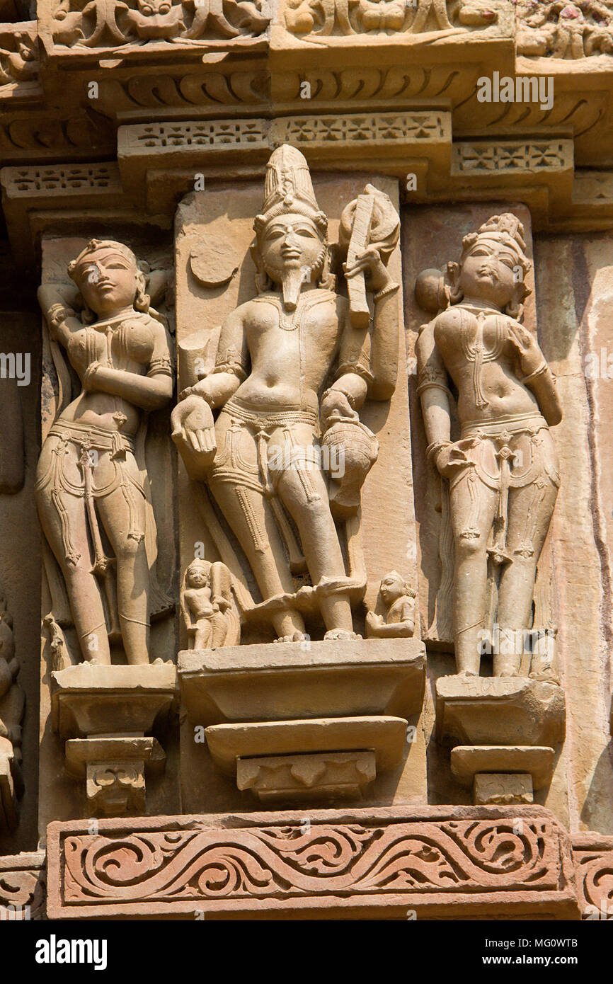 La sculpture murale intéressante à Kandariya Mahadev Temple, sous groupe occidental des Temples à Khajuraho, Madhya Pradesh, Inde, Asie Banque D'Images
