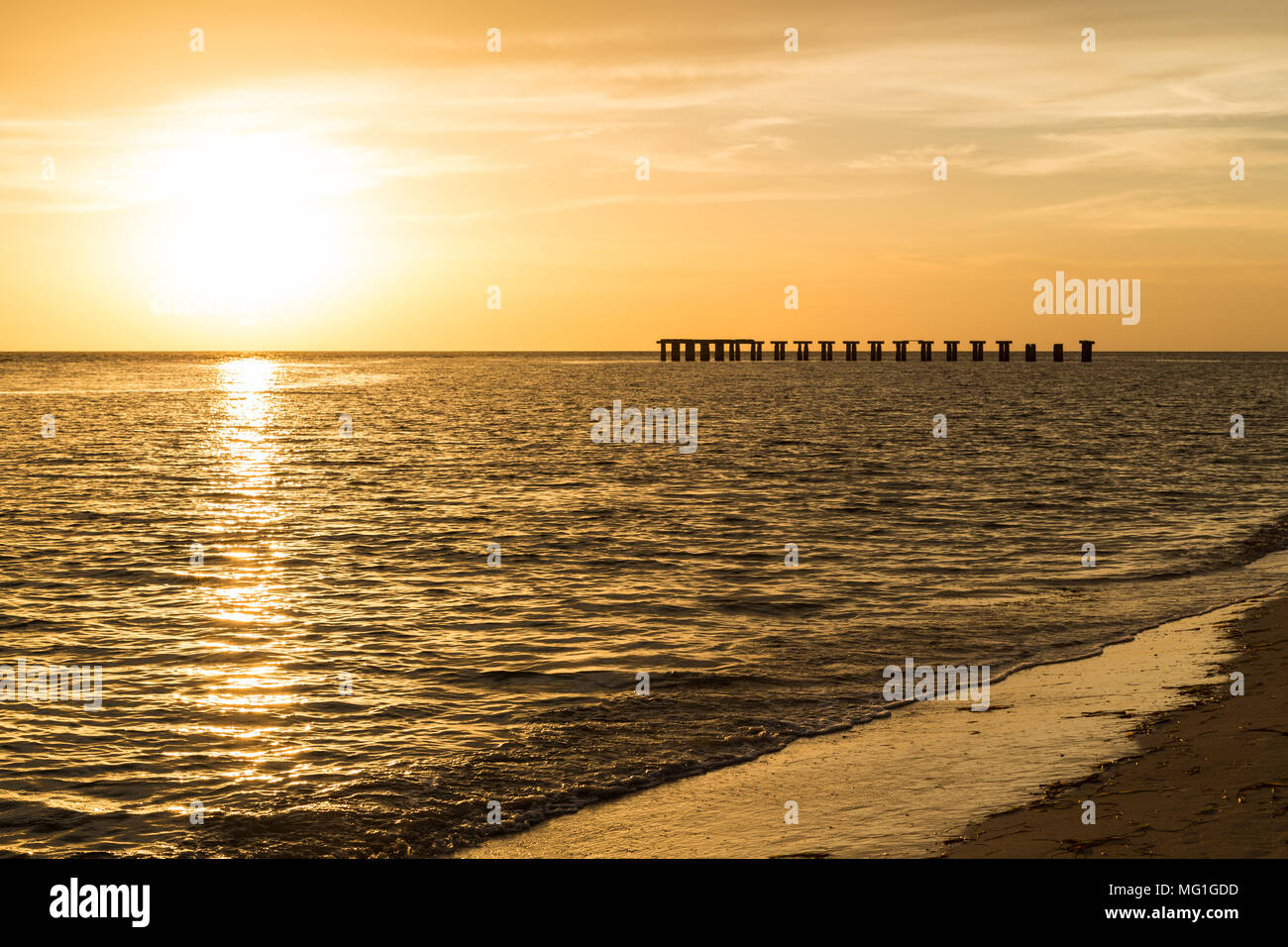 Boca Grande FL Sunset,avec silhouette de l'ancienne structure Banque D'Images