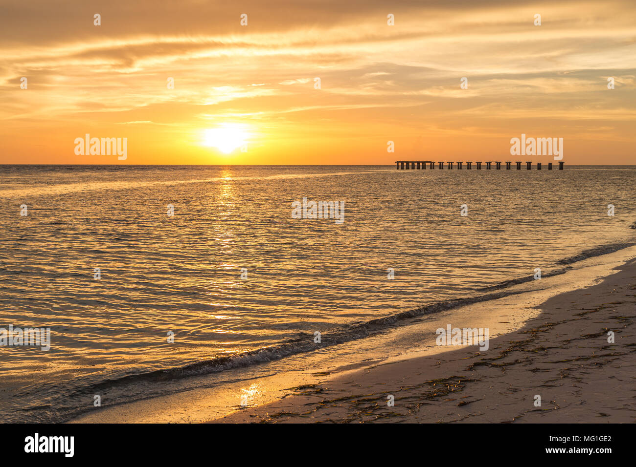 Boca Grande FL Sunset,avec silhouette de l'ancienne structure Banque D'Images