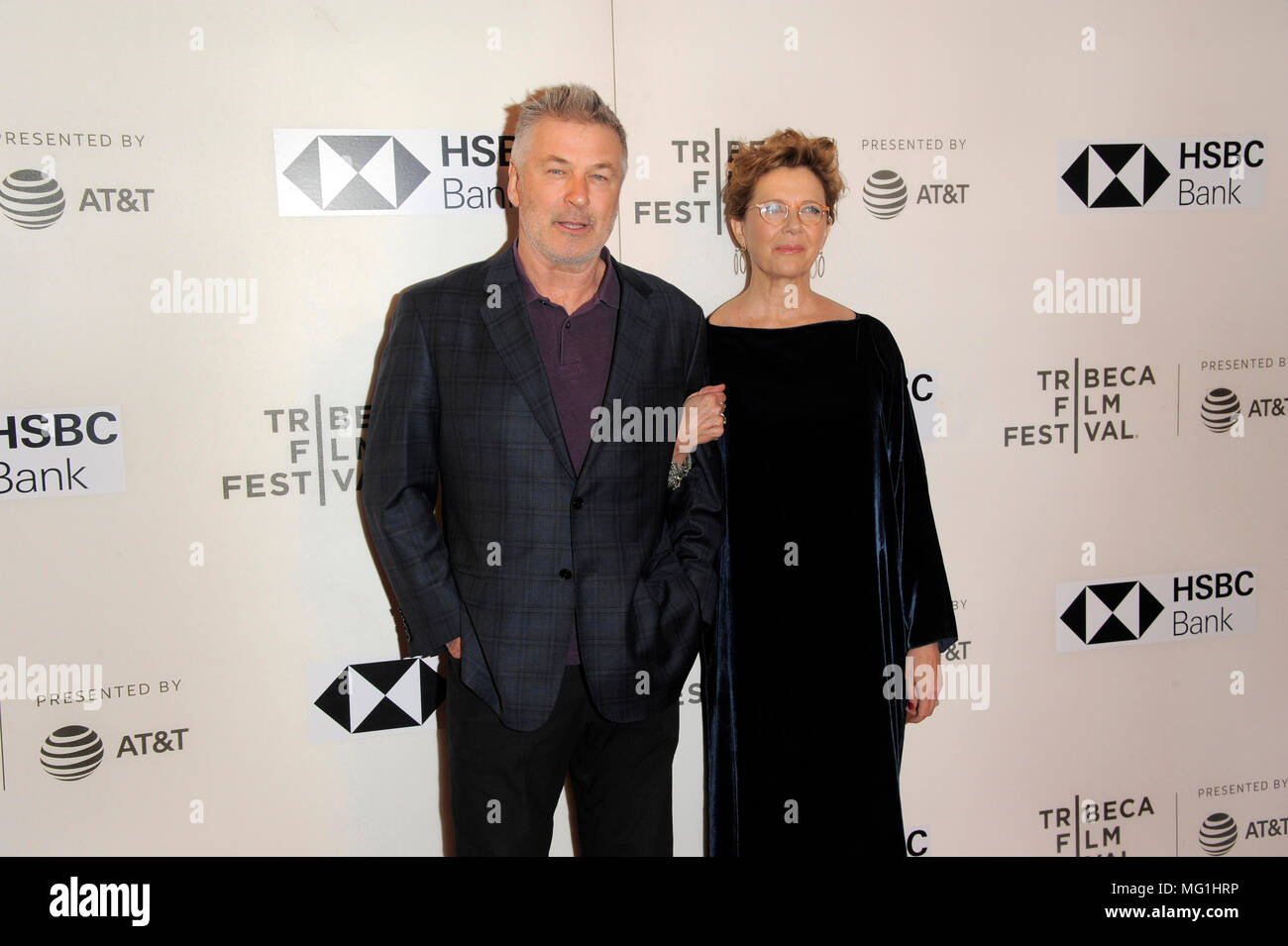 NEW YORK, NY - 21 avril : acteurs Alec Baldwin et Annette Bening assister à la première de "La Mouette" au cours de la 2018 Tribeca Film Festival au CCMB Tri Banque D'Images