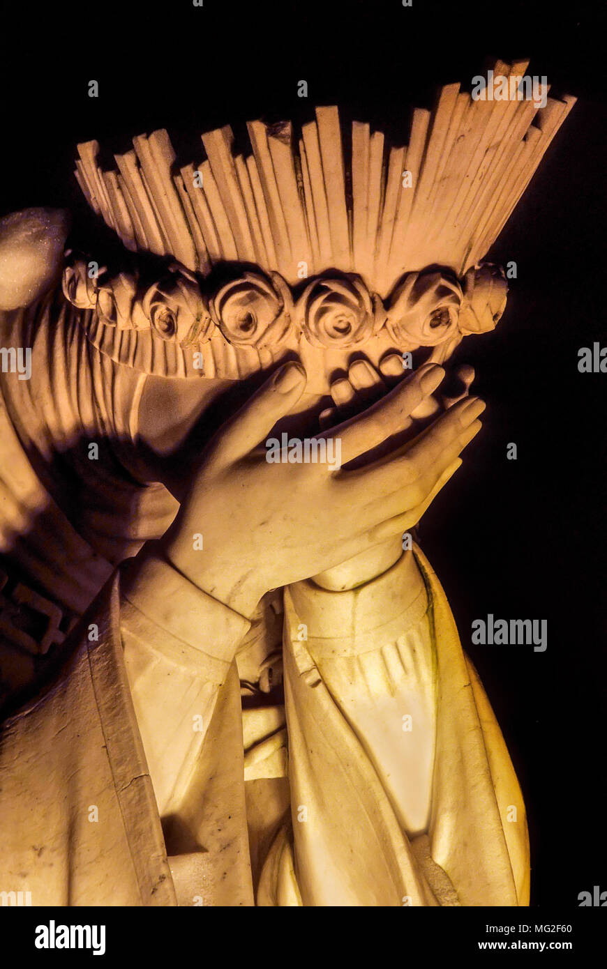 Statue d'une Madone en pleurs au Sanctuaire de Notre Lady-La Salette en Enfield, NH, USA. En opération depuis 1954 après près de la fermeture en 2015. Banque D'Images