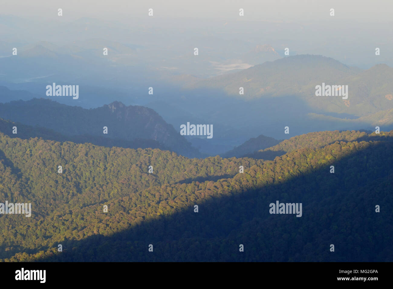 Vue de la montagnes Meratus dans le sud de Bornéo, Indonésie Banque D'Images