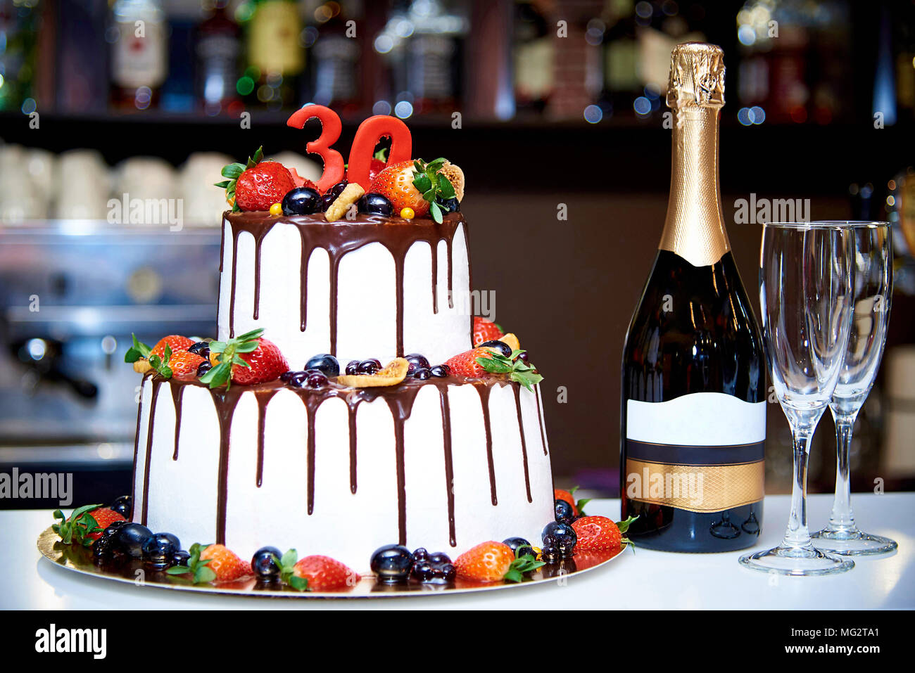Chocolate Cake Champagne Banque D Image Et Photos Alamy