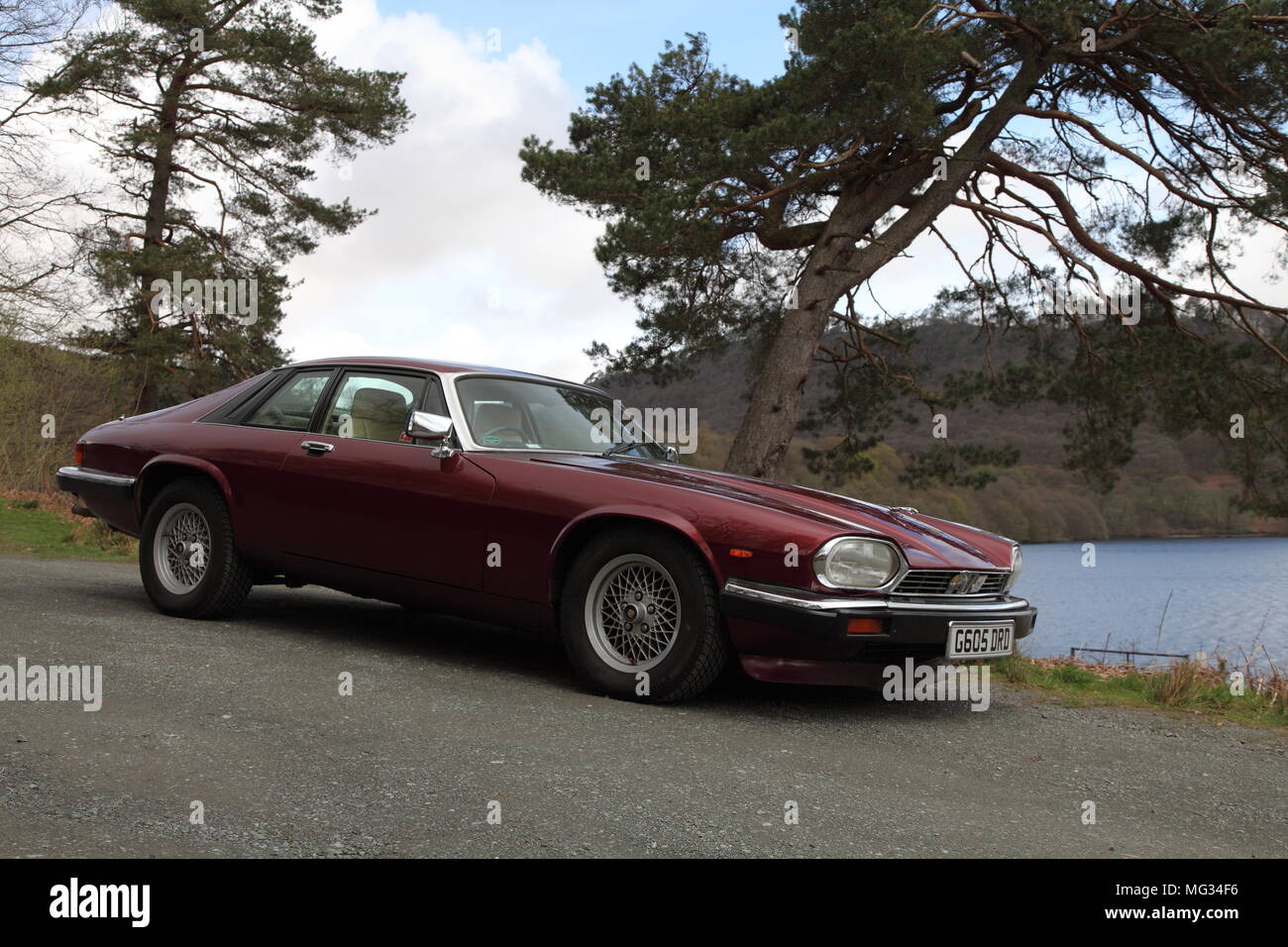 Jaguar XJ-S à l'Elan Valley Banque D'Images