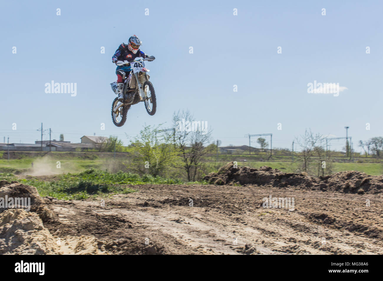 S'élance dans le motocycliste spring blue sky Banque D'Images