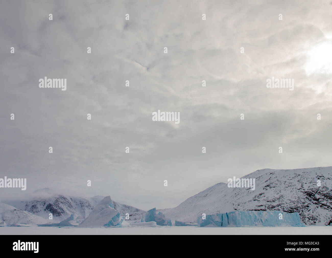 Sortir de la montagnes fjords gelés de l'île de Baffin, Nunavut, Canada, Arctic Banque D'Images