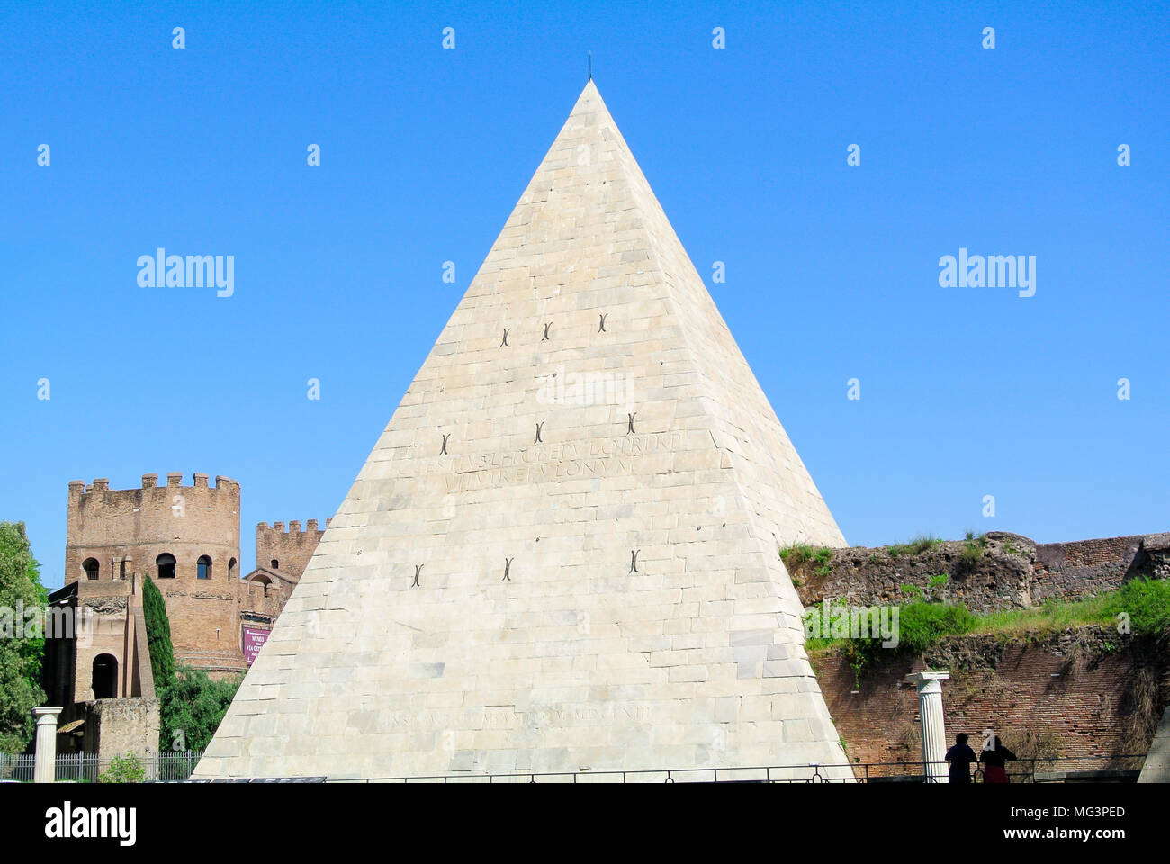 Pyramide Rome Pyramide De Cestius _ Pyramide de Cestius : Locations et visites en ...
