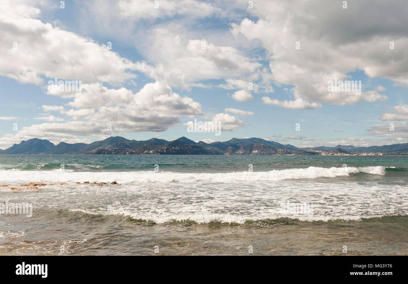 La côte de l'Île Sainte Marguerite au large de la Côte d'Azur, France Banque D'Images