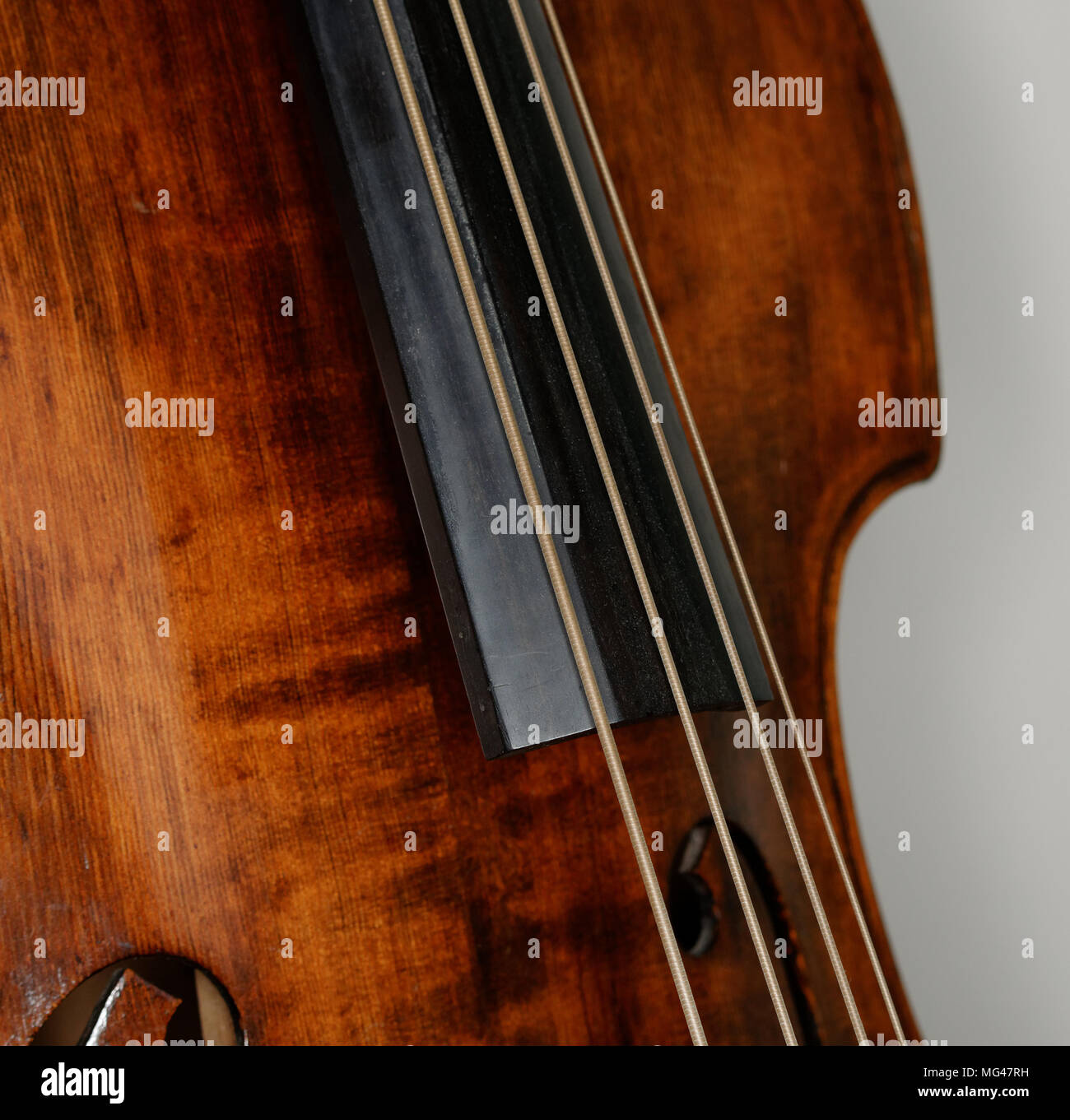 Fingerboars et Cordes de contrebasse Banque D'Images