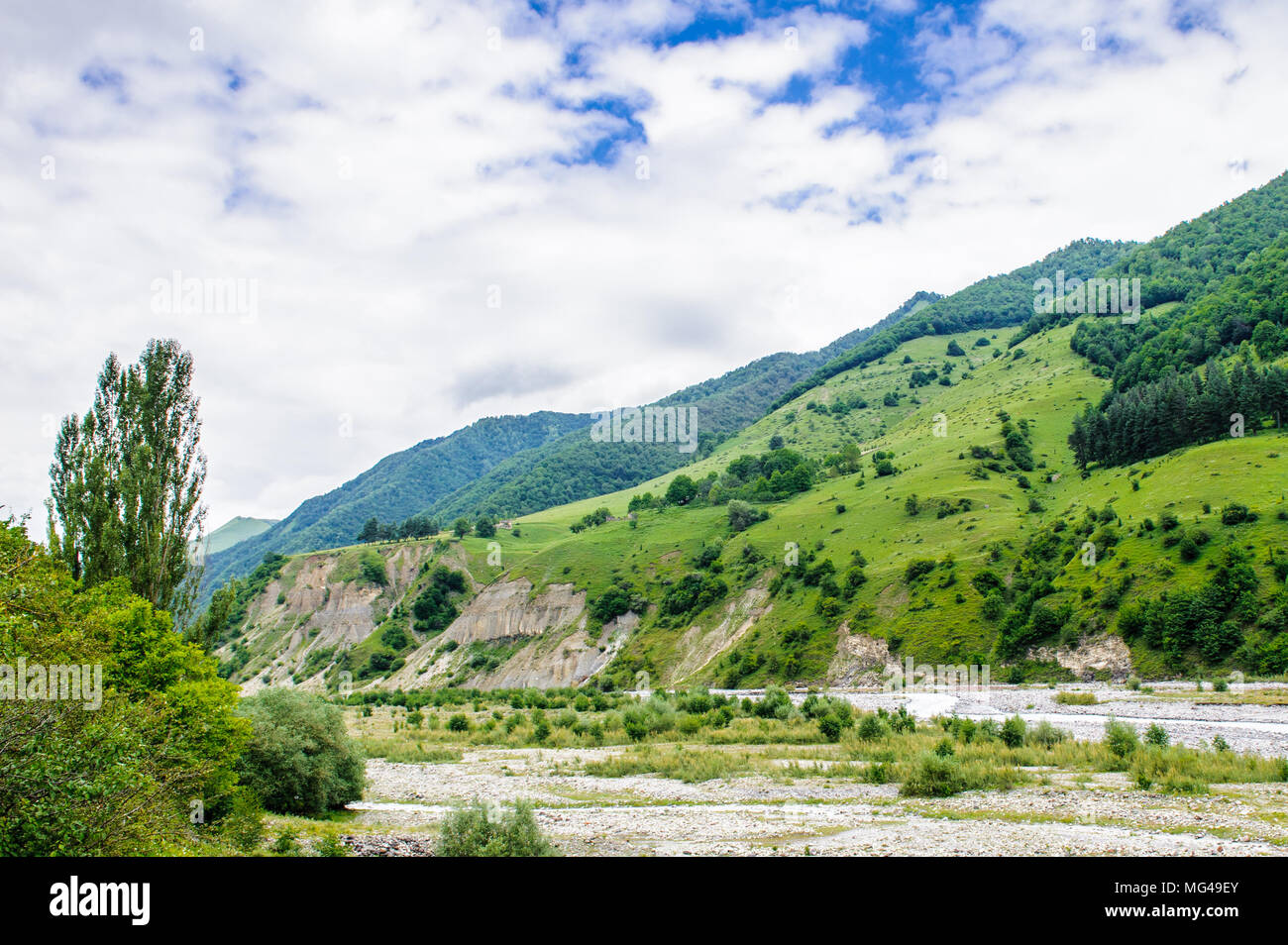Le Paysage Magnifique Des Montagnes De La Georgie Photo Stock Alamy Le Paysage Magnifique Des Montagnes De La Georgie Photo Stock Alamy