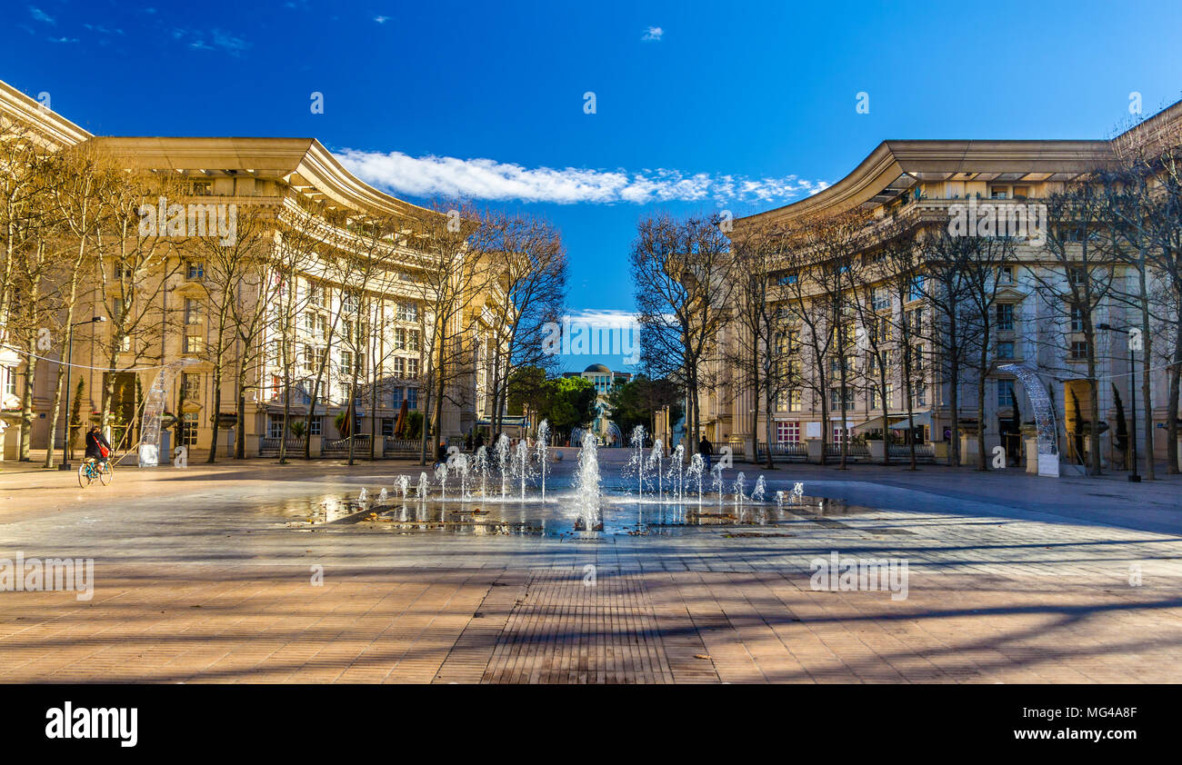 Fontaine dans quartier Antigone de Montpellier - France Photo Stock - Alamy