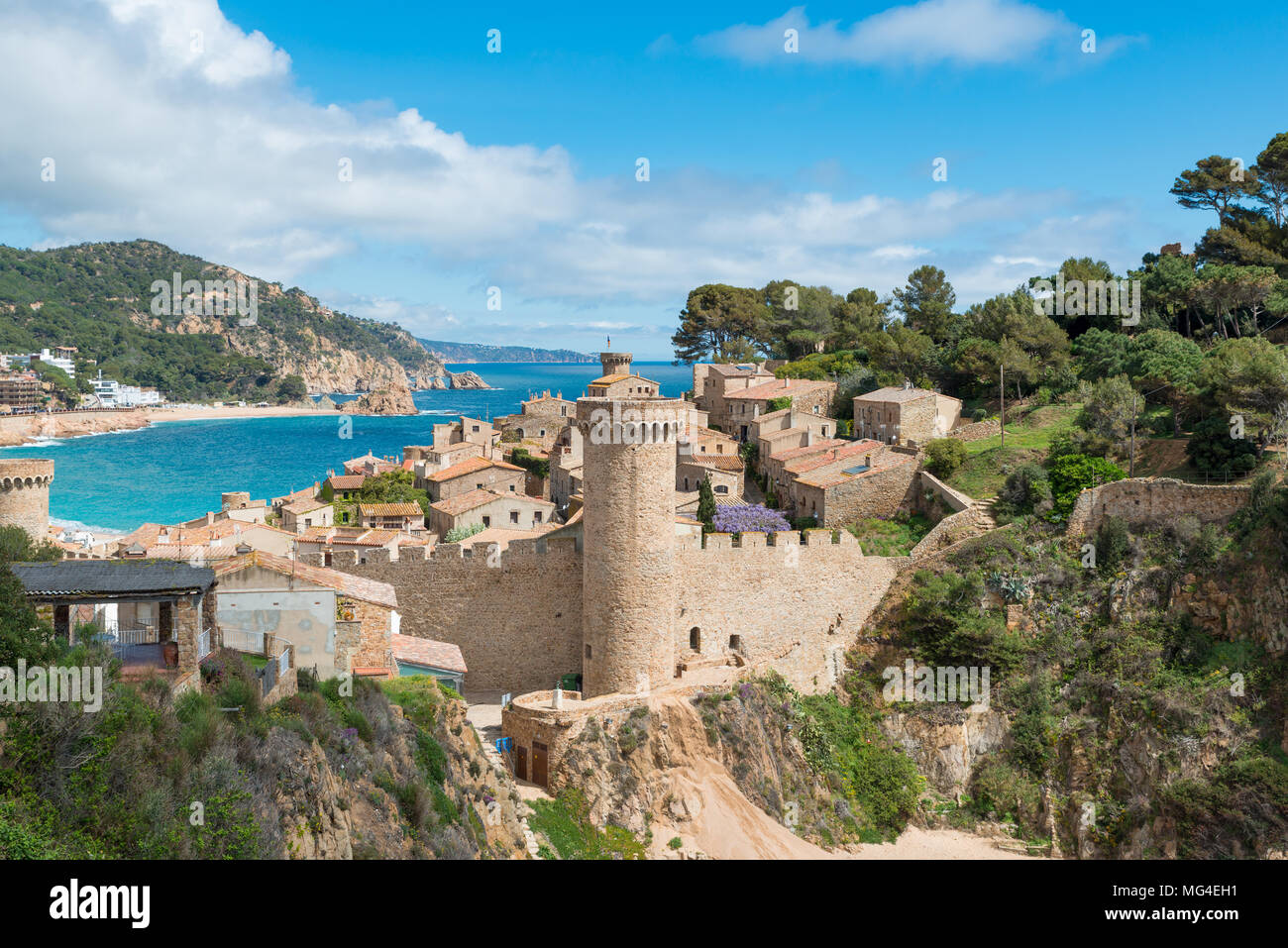 Vue aérienne de la forteresse de Vila Vella et Badia de Tossa bay à l'été à Tossa de Mar sur la Costa Brava, Catalogne, Espagne Banque D'Images