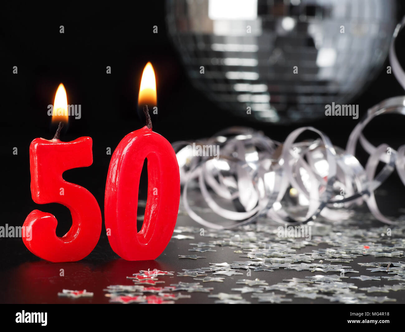 N 50 Bougies Rouges Montrant Abstract Background Pour Anniversaire Ou Fete D Anniversaire Photo Stock Alamy N 50 Bougies Rouges Montrant Abstract Background Pour Anniversaire Ou Fete D Anniversaire Photo Stock Alamy