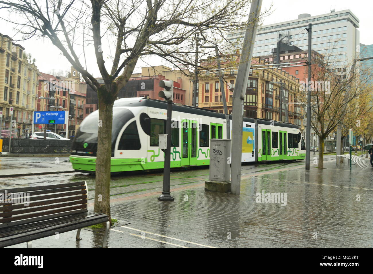 Tramway pittoresque Bilbao dans son col par le musée Guggenheim. Transports Voyages Vacances. 25 mars, 2018. Bilbao Vizcaya Pays Basque Espagne. Banque D'Images