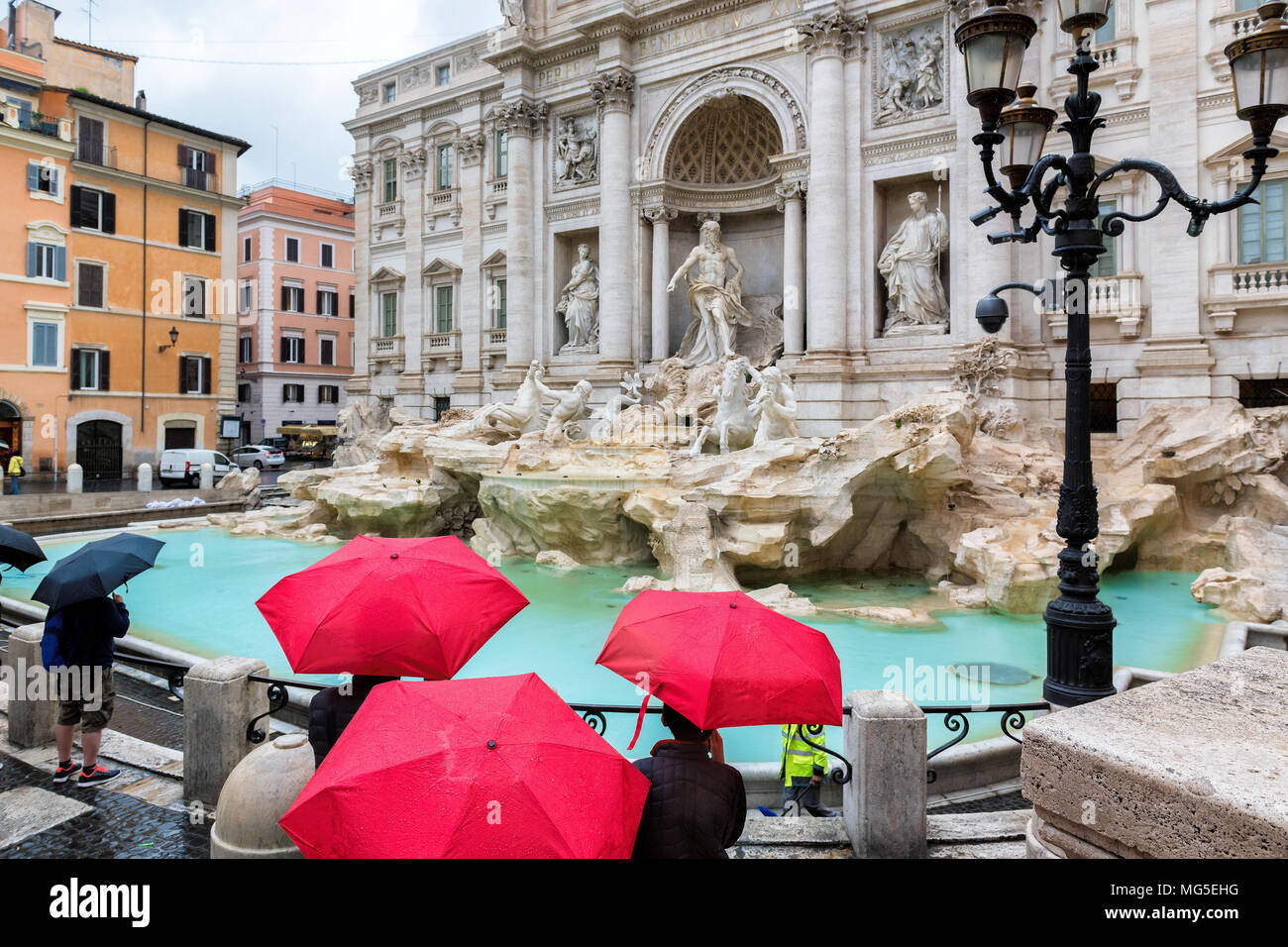 Rome Fontaine de Trevi à Rome, jour de pluie, de l'Italie. Banque D'Images