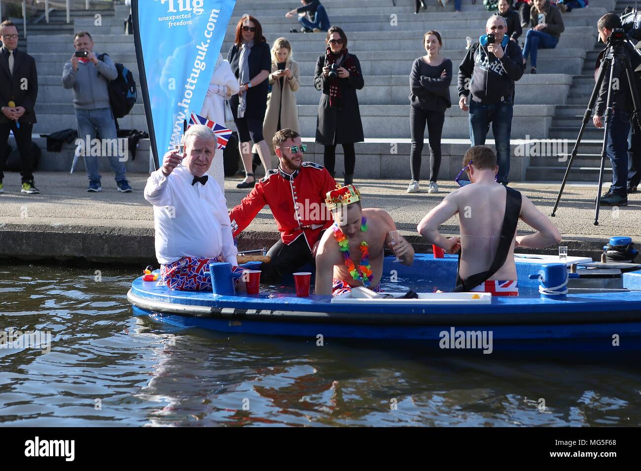 Bain à remous avec Royal assimilés célébrant le prince Harry's stag n 26 avril 2018 Banque D'Images