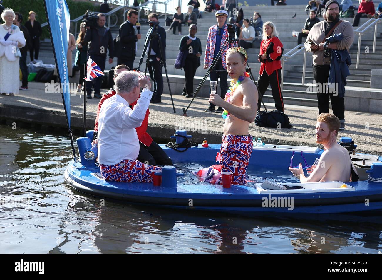 Bain à remous avec Royal assimilés célébrant le prince Harry's stag n 26 avril 2018 Banque D'Images