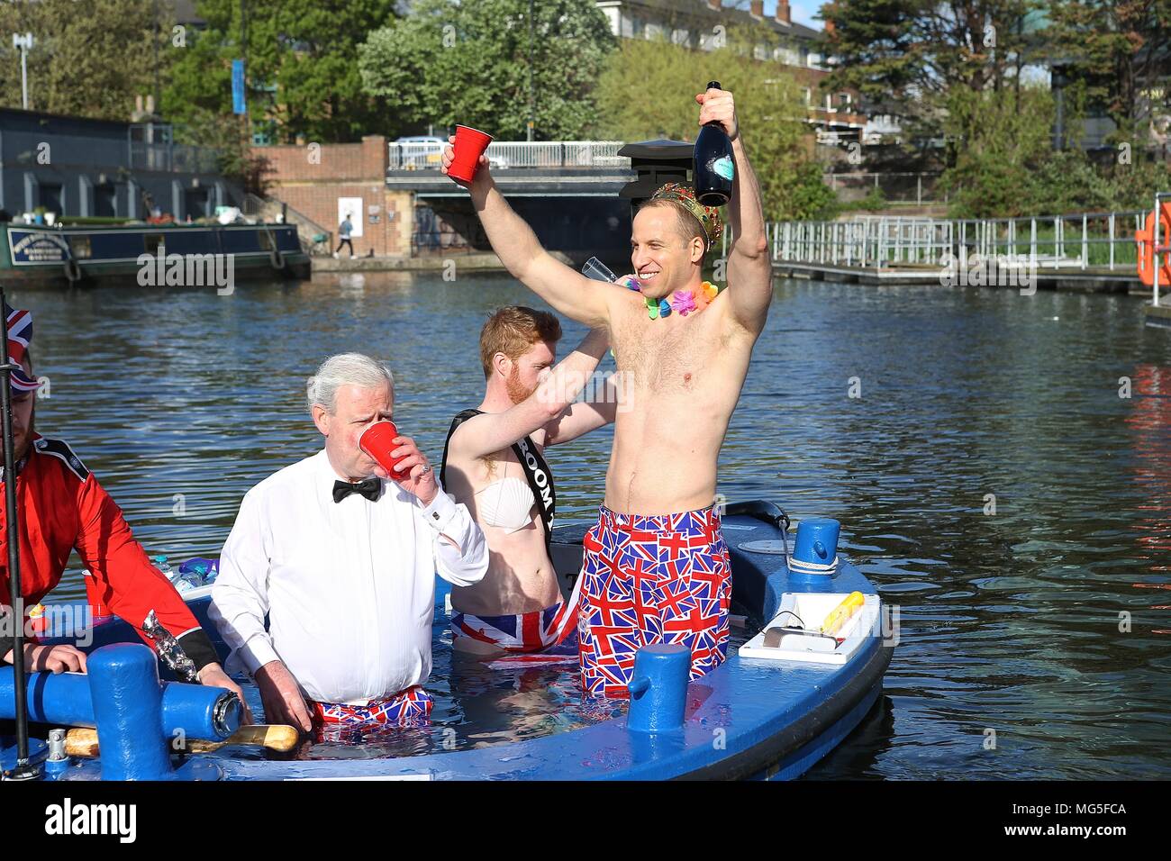 Bain à remous avec Royal assimilés célébrant le prince Harry's stag n 26 avril 2018 Banque D'Images