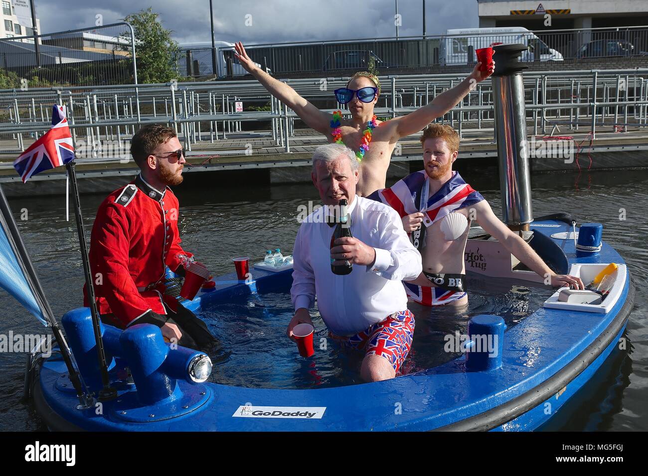 Bain à remous avec Royal assimilés célébrant le prince Harry's stag n 26 avril 2018 Banque D'Images