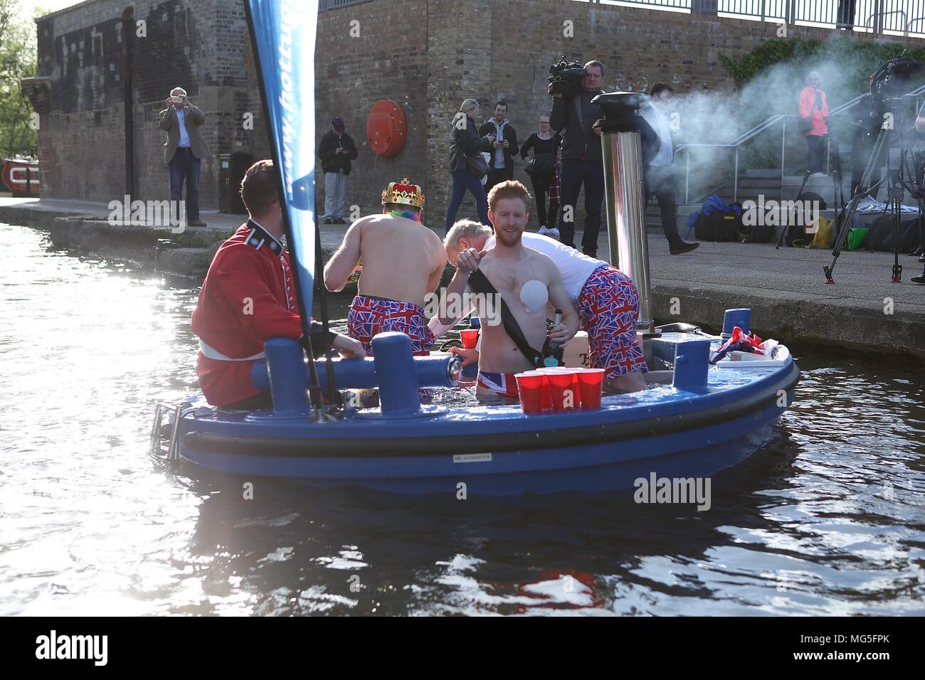 Bain à remous avec Royal assimilés célébrant le prince Harry's stag n 26 avril 2018 Banque D'Images