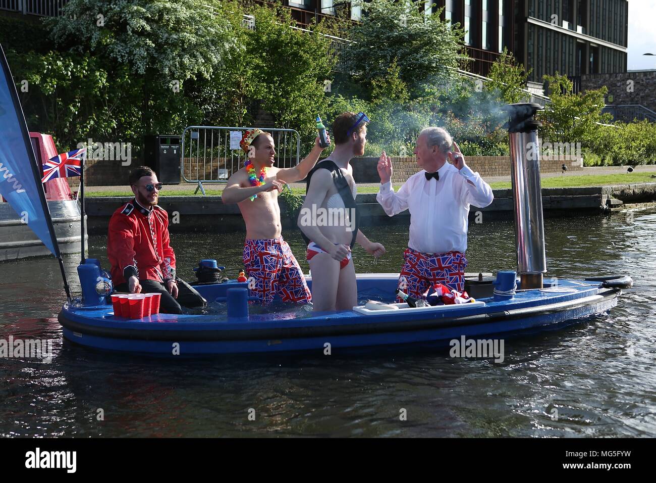 Bain à remous avec Royal assimilés célébrant le prince Harry's stag n 26 avril 2018 Banque D'Images