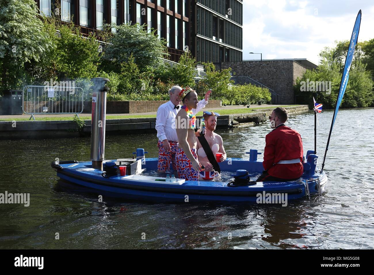 Bain à remous avec Royal assimilés célébrant le prince Harry's stag n 26 avril 2018 Banque D'Images