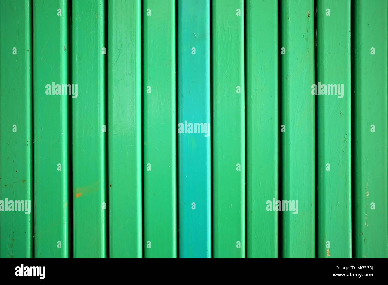 Close-up pliage vert fond de porte en métal. Banque D'Images