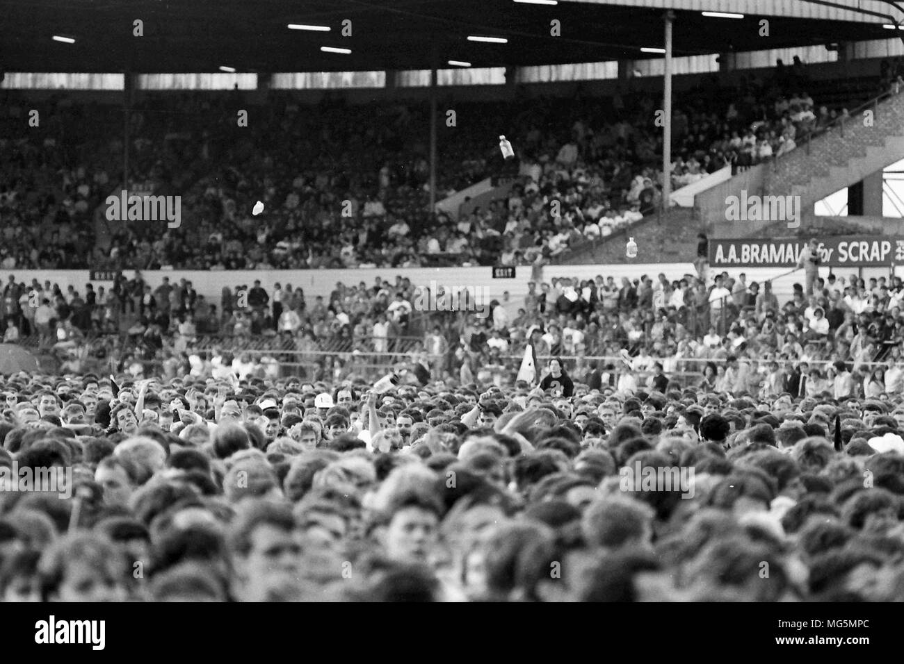 U2 et Bono à Elland Road Leeds 1990/crédit Simon Dewhurst pour Hickes Banque D'Images