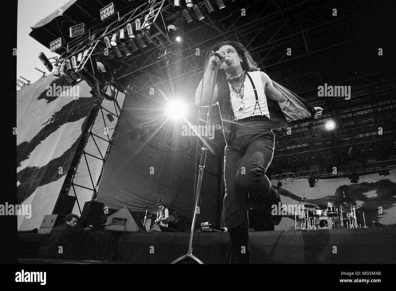 U2 et Bono à Elland Road Leeds 1990/crédit Simon Dewhurst pour Hickes Banque D'Images