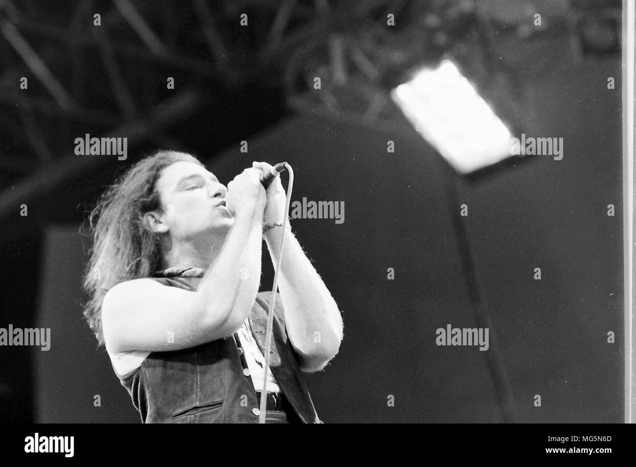 U2 et Bono à Elland Road Leeds 1990/crédit Simon Dewhurst pour Hickes Banque D'Images