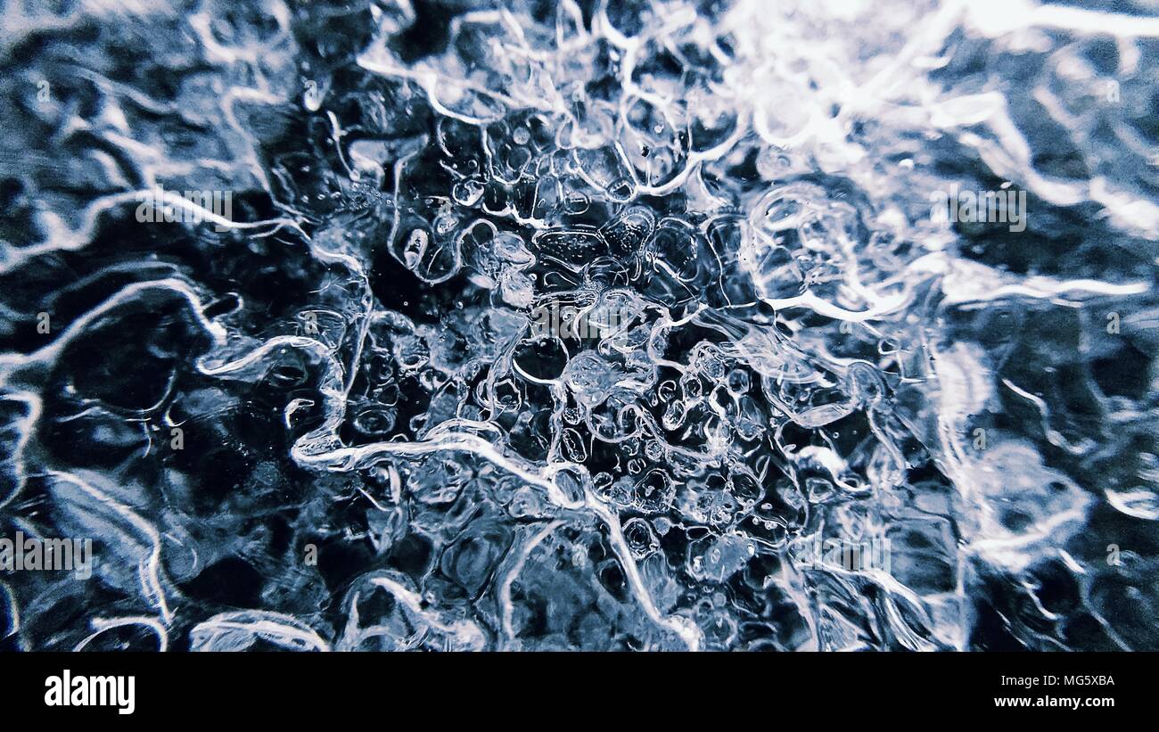 Arrière-plan avec l'assainissement de l'eau congelée en close-up Banque D'Images