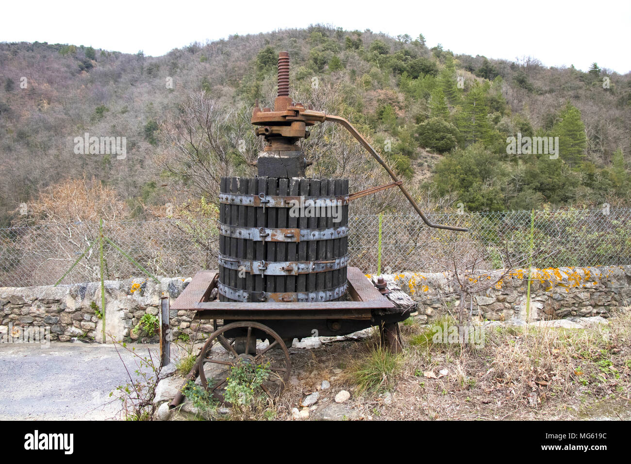 L'huile d'olive vieux press à Taurinya, un petit village dans le canton de Canigou, Hérault, dans le sud de la France. Banque D'Images