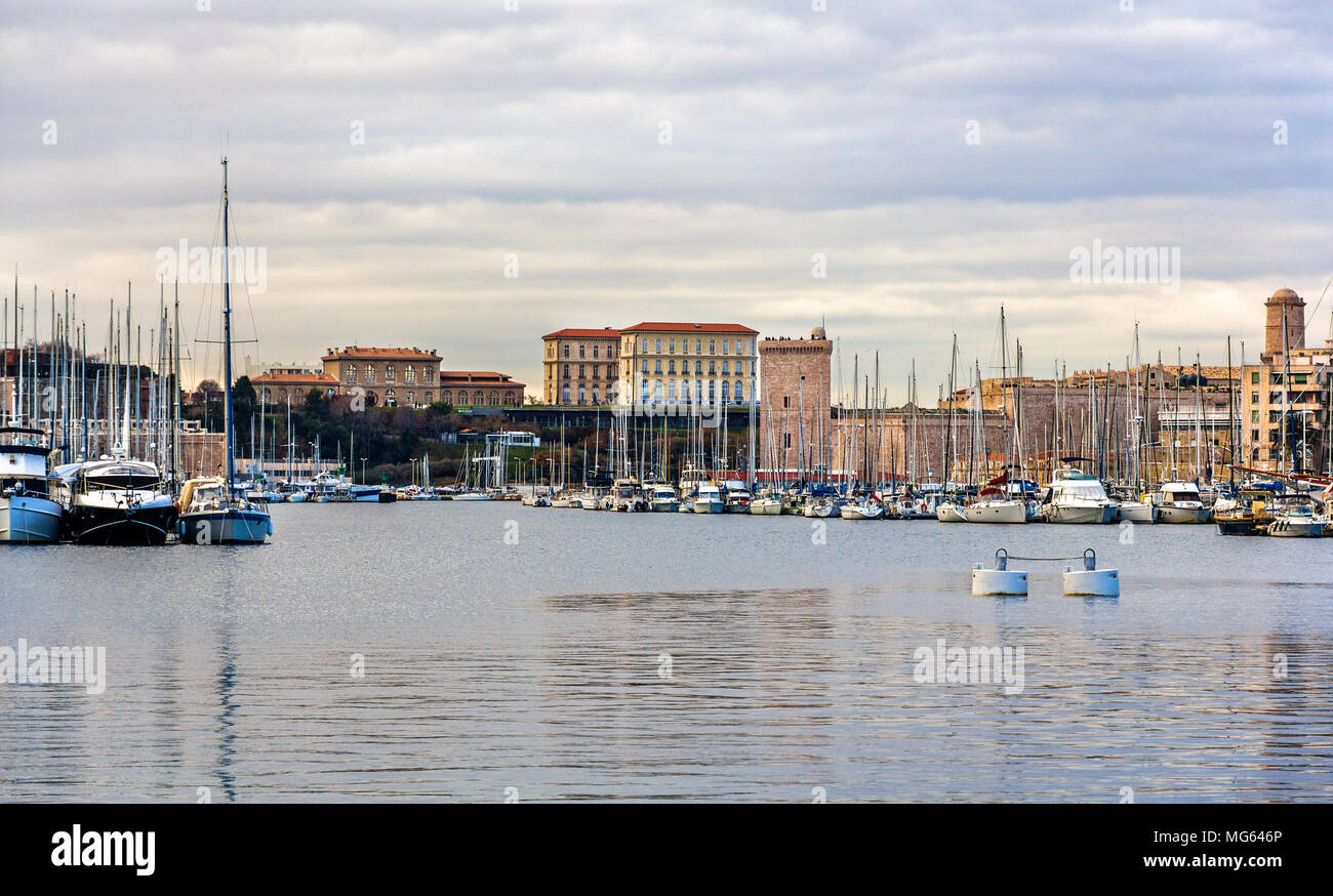 Vue sur le Vieux Port de Marseille - France Banque D'Images