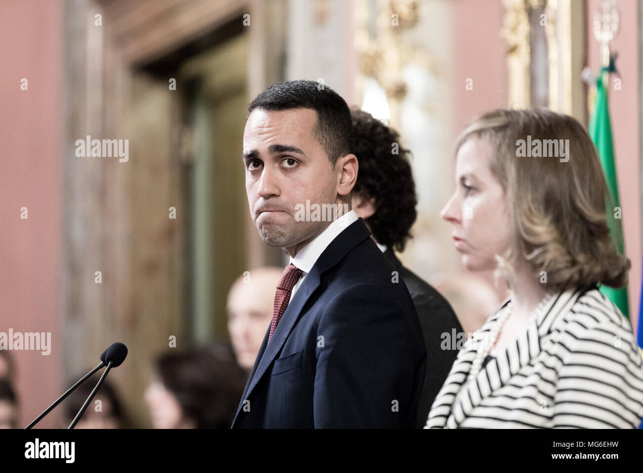 Luigi Di Maio, chef de Movimento 5 Stelle parti, après la conférence de presse au Sénat de la République italienne. Rome, Italie, le 15 avril 2018. Banque D'Images