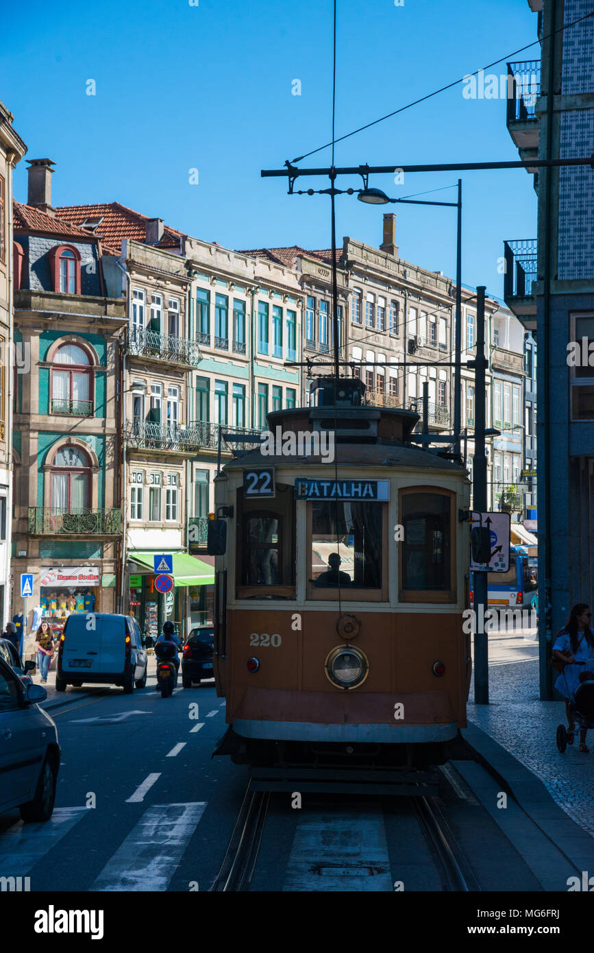 Le Tram à Porto Portugal Banque D'Images