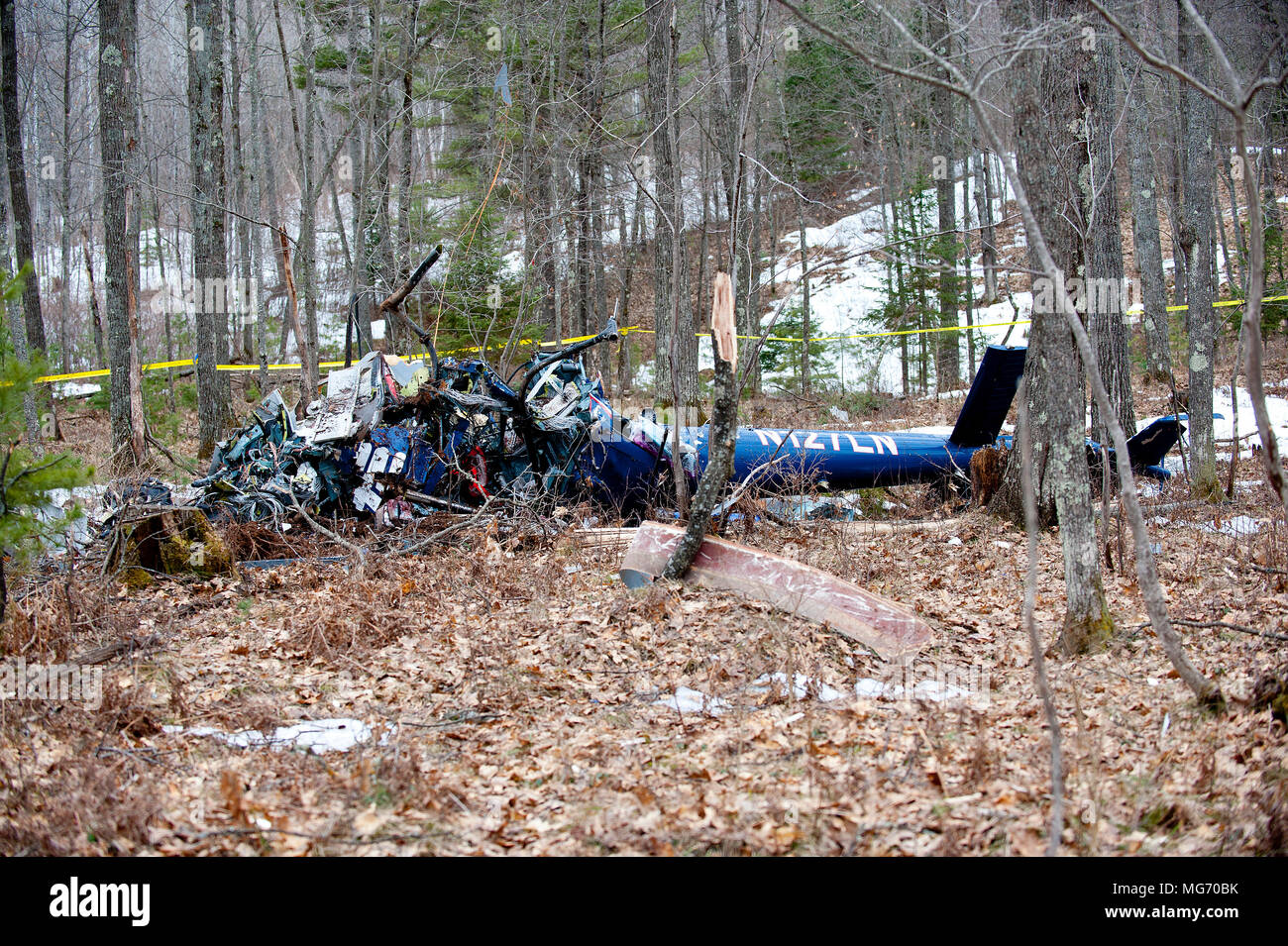 Minocqua, Wisconsin, USA. Apr 26, 2018. Le pilote et deux membres du personnel médical ont été mortellement insensibles jeudi soir, le 26 avril, lorsque leur hélicoptère s'est écrasé près de l'ambulance d'air à Minocqua Oneida comté, selon un porte-parole du Conseil national des transports (NTSB). Aucun patient n'a à bord de la santé au Wisconsin Ascension avions l'esprit lorsqu'il s'est écrasé, selon le NTSB. Il était d'environ 12 miles à partir de sa base de Woodruff. Il revenait de la prestation d'un patient à un hosptial à Madison, Wisconsin. Credit : Dean Acheson/Alamy Live News Banque D'Images