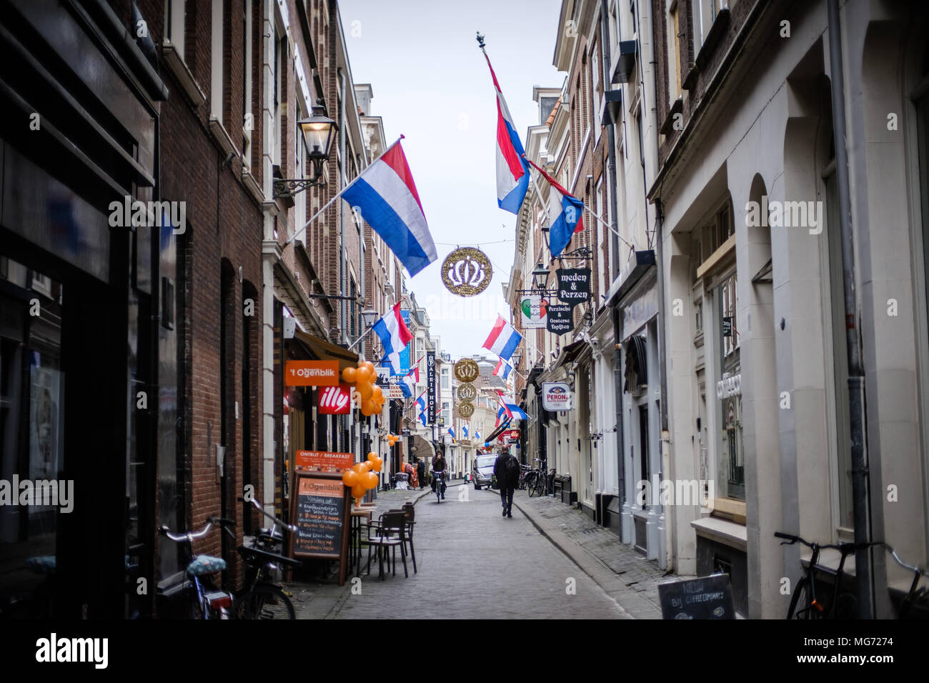 Drapeaux nationaux vu à la fête du Roi dans la ville de La Haye en Hollande. Koningsdag ou King's Day est une fête nationale du Royaume des Pays-Bas. Célébrée le 27 avril, cette date marque la naissance du Roi Willem-Alexander. Banque D'Images