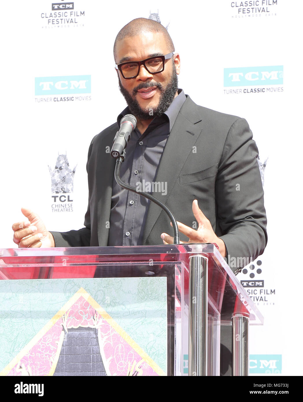 Hollywood, Californie, 27 avril 2018. Tyler Perry. Cérémonie en l'honneur de l'empreinte de main et Cicely Tyson au cours de la 2018 TCM Classic Film Festival qui a eu lieu au Théâtre chinois de Grauman. Crédit photo : PMA/AdMedia Crédit : PMA/AdMedia/ZUMA/Alamy Fil Live News Banque D'Images