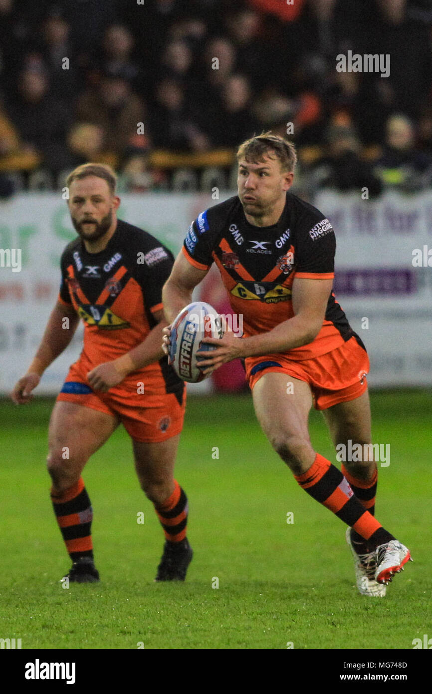 27 AVRIL 2018 , Mend-A-tuyau Jungle, Castleford, England ; Betfred Super League rugby, Castleford Tigers v Wakefield Trinity ; Michael Shenton de Castleford Tigers avec ballon en main Banque D'Images