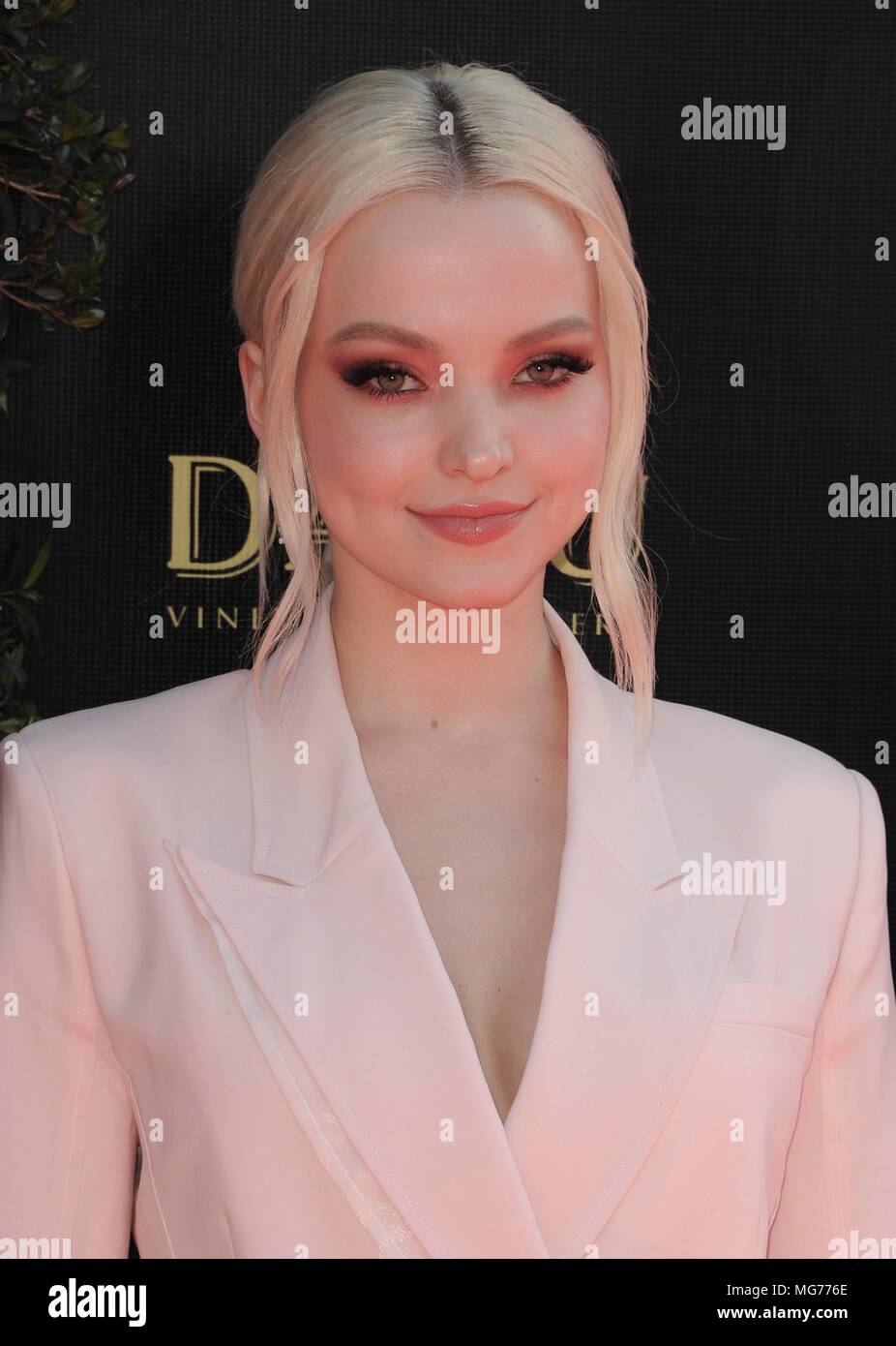 Pasadena, CA. Apr 27, 2018. Annika Noelle aux arrivées pour 45e Journée annuelle de Creative Arts Emmy Awards, Pasadena Civic Centre, Pasadena, CA, 27 avril 2018. Credit : Elizabeth Goodenough/Everett Collection/Alamy Live News Banque D'Images