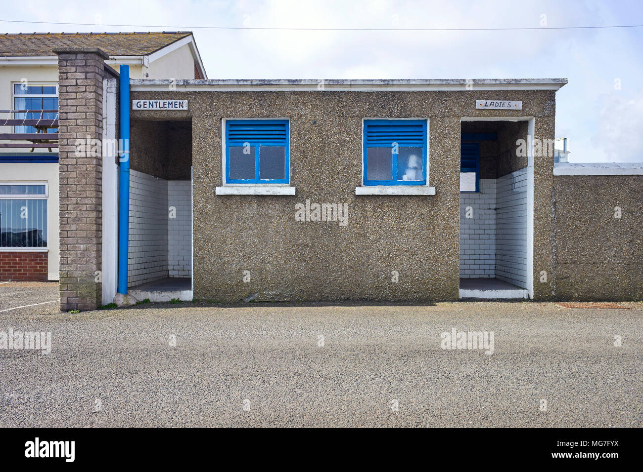 Bloc de toilettes messieurs et dames au port de Port St Mary, île de Man Banque D'Images