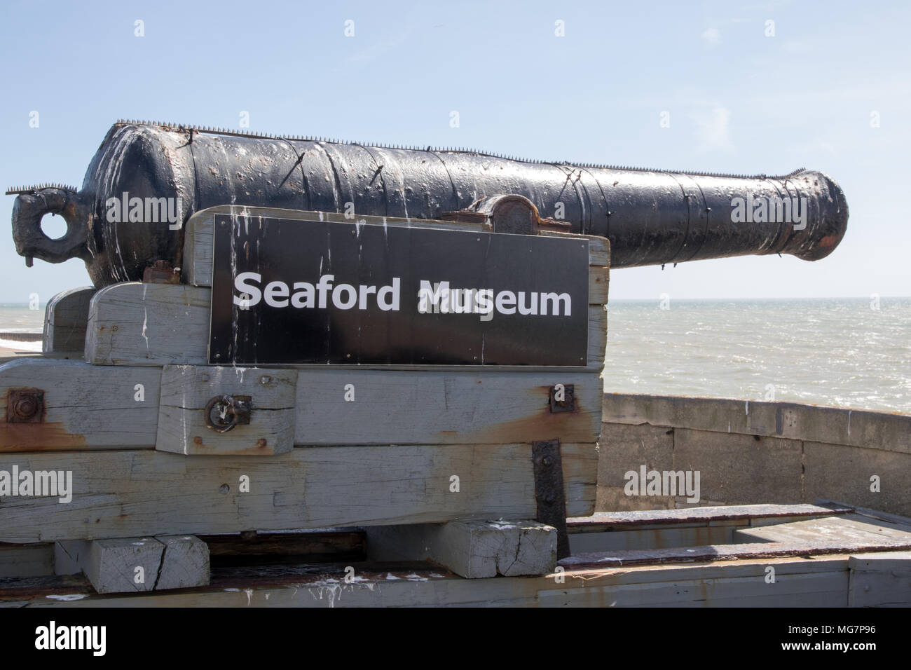 Cannon au sommet du Seaford Tour Martello.maintenant transformée en musée Banque D'Images