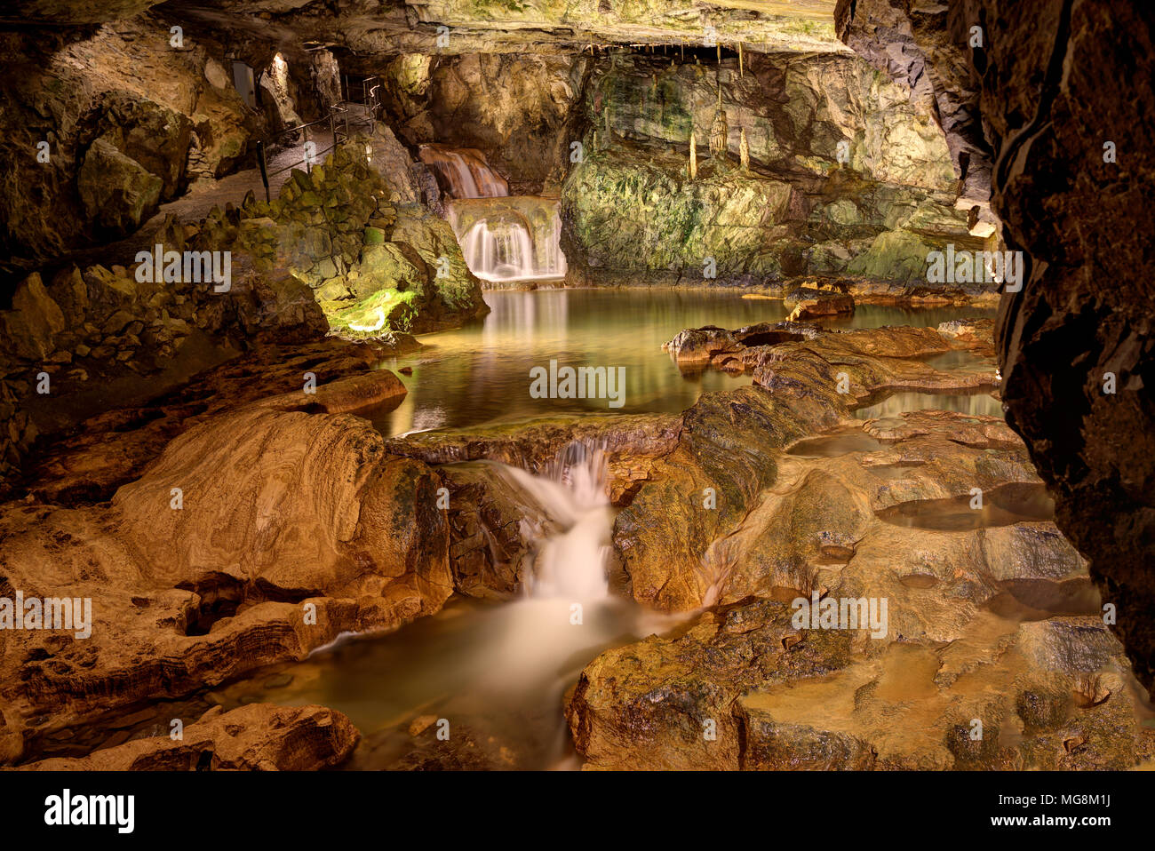Beatus-Höhlen St.. Cascade souterraine - Suisse. Unterirdischer Wasserfall - Schweiz. Banque D'Images