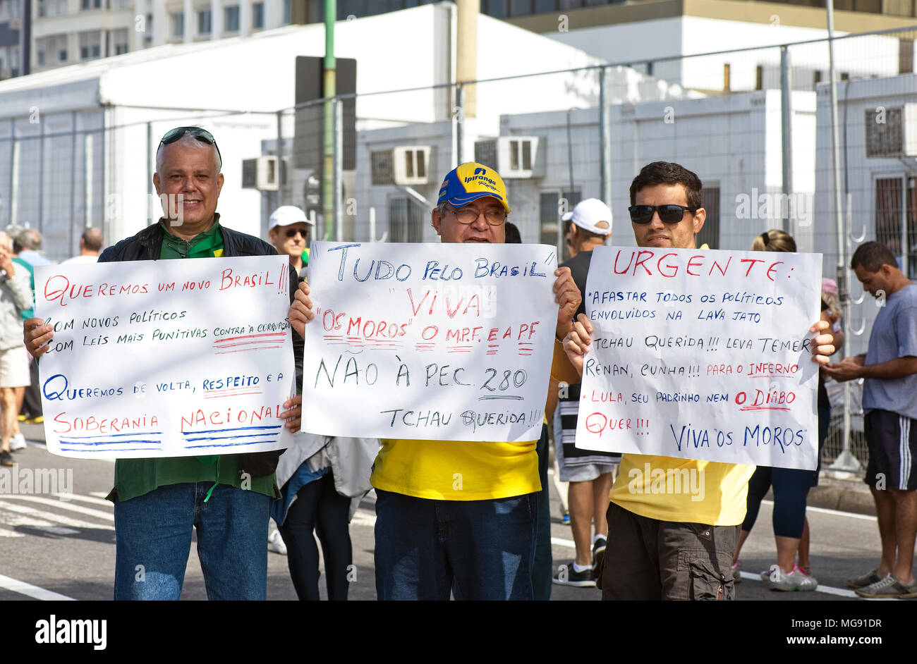 Brésil - Juillet 31, 2016 : les manifestants de démontrer leur soutien à la lutte contre la corruption menée par le juge Sergio Moro et l'opération lavage de voiture Banque D'Images