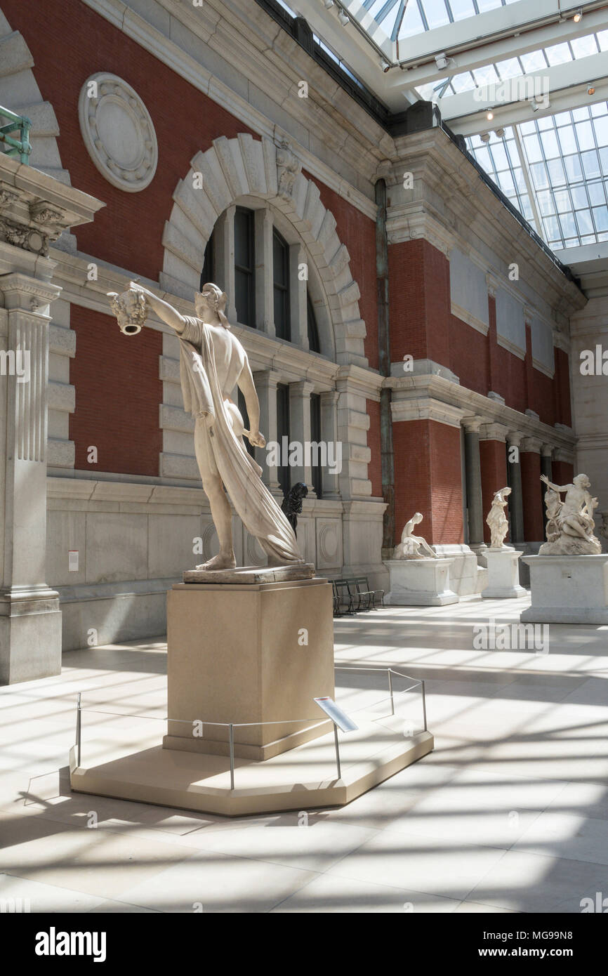 La sculpture européenne Cour au Metropolitan Museum of Art, NEW YORK Banque D'Images