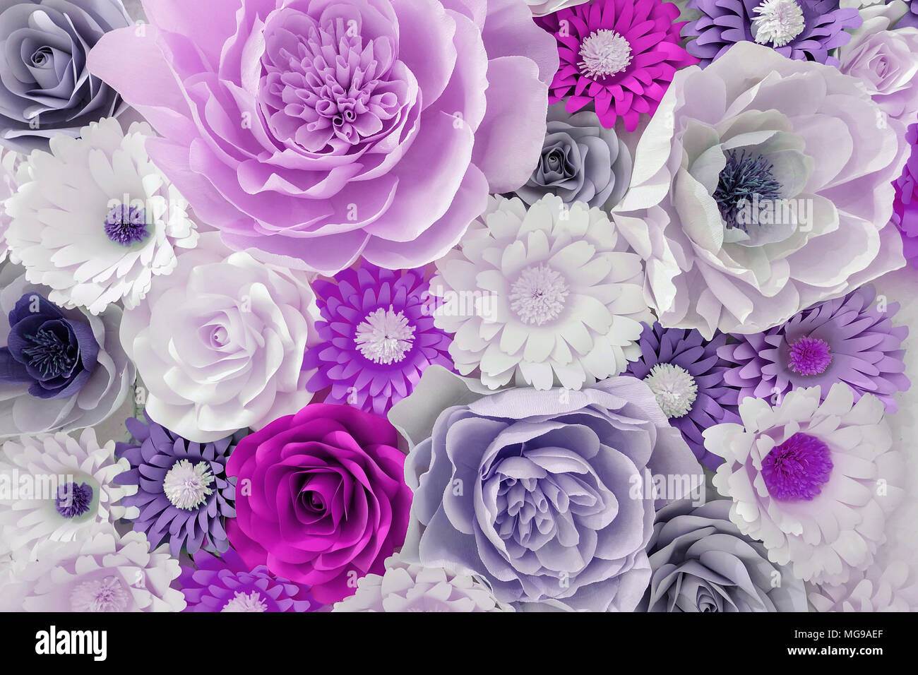 Des fleurs en papier coloré Banque D'Images