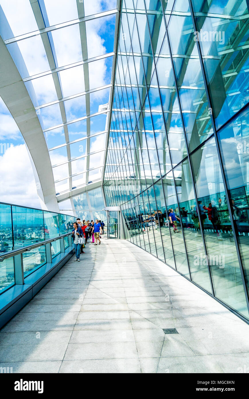 La belle et rare bâtiment à 20 Fenchurch Street à Londres a été surnommé le talkie-walkie. L'Angleterre Banque D'Images