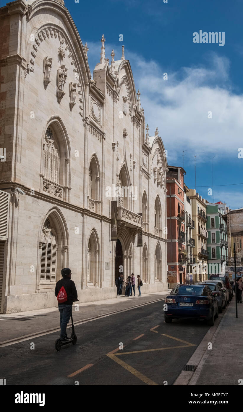 Façade de l'Université Catholique de Valence Saint Vincent martyr, une université privée situé sur Carrer de Guillem de Castro, Valencia, Espagne Banque D'Images